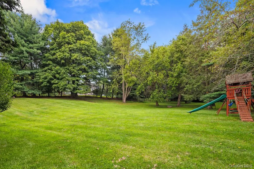 10 Golden Road Montebello, NY 10901