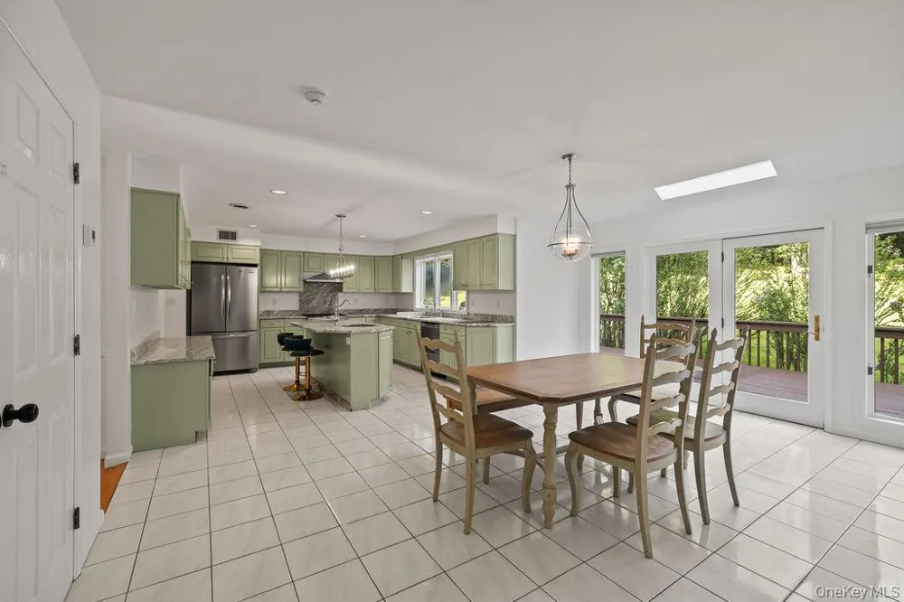 10 Golden Road Montebello, NY 10901