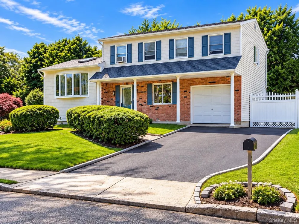2 Carol Avenue Farmingville, NY 11738