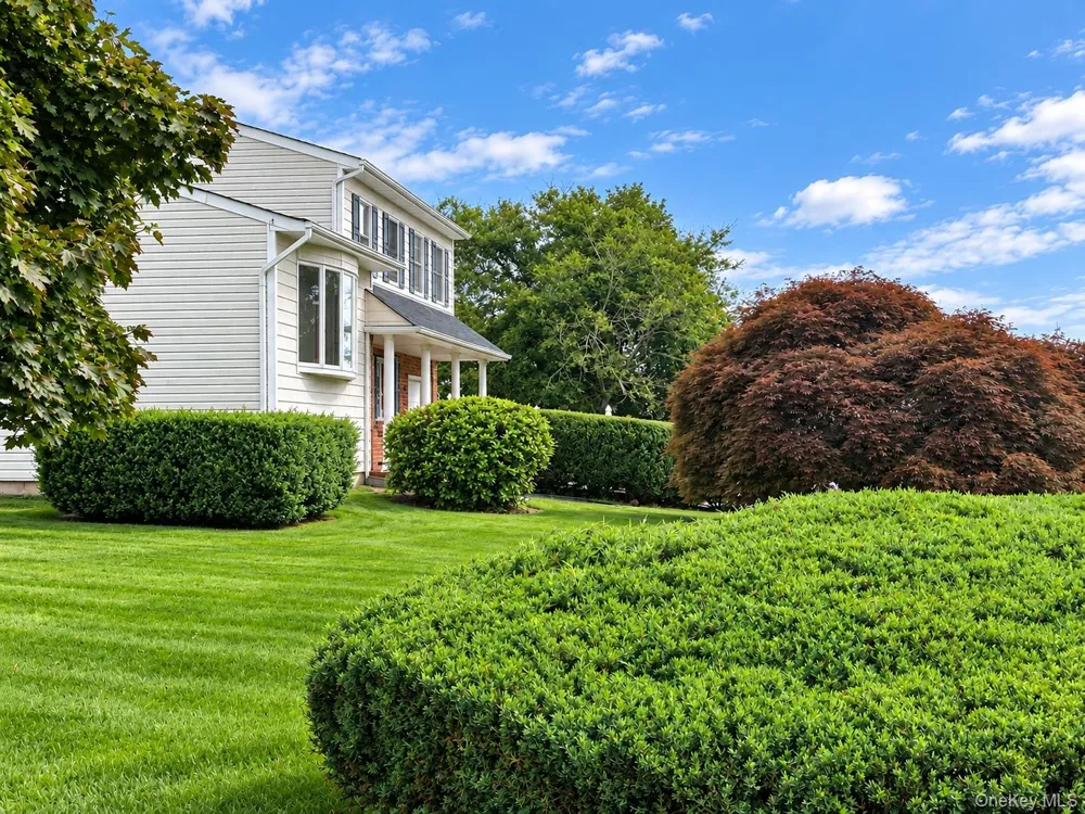 2 Carol Avenue Farmingville, NY 11738