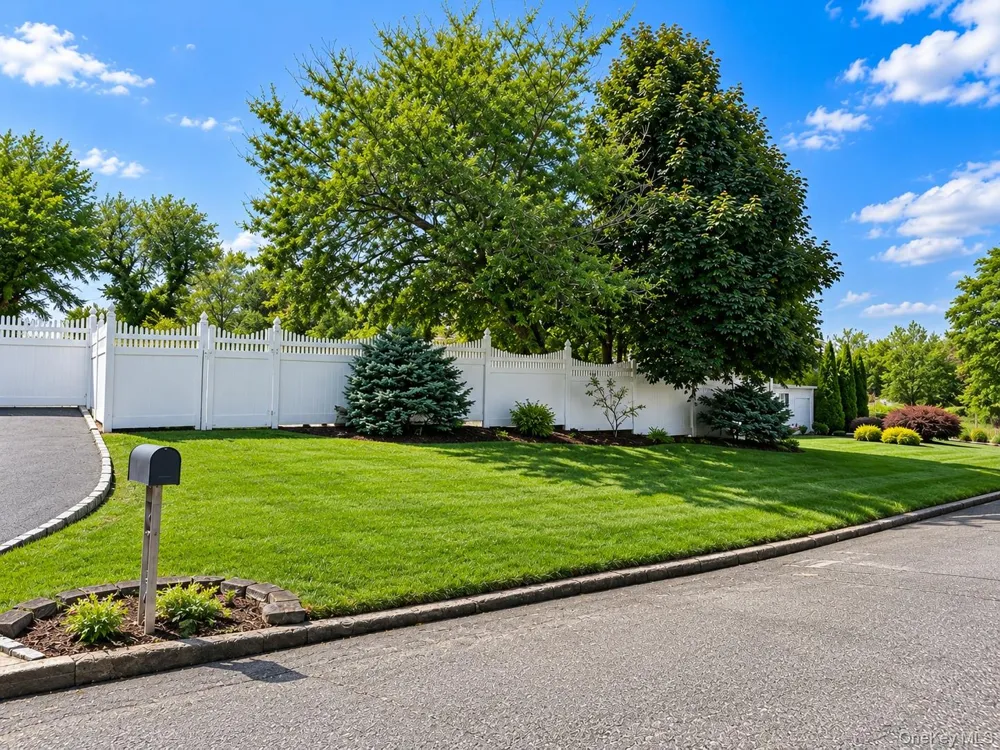 2 Carol Avenue Farmingville, NY 11738