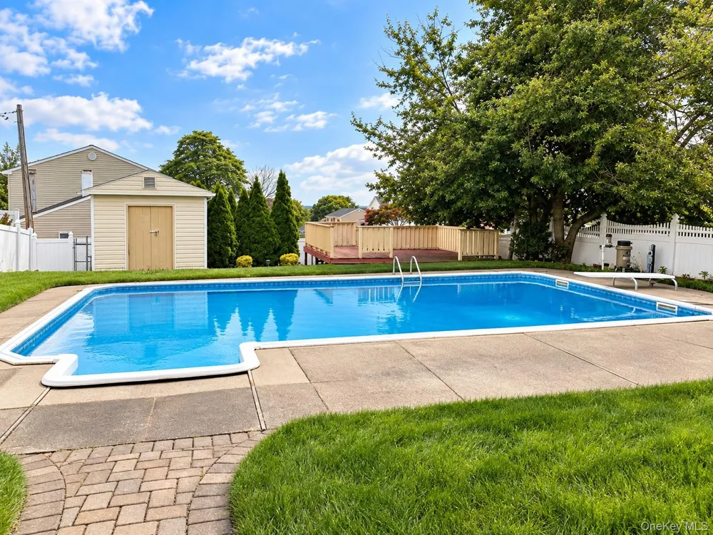 2 Carol Avenue Farmingville, NY 11738