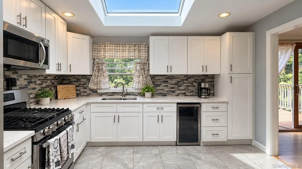 28 Pike Place Mahopac, NY 10541