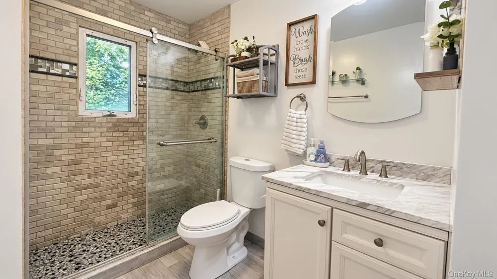 28 Pike Place Mahopac, NY 10541