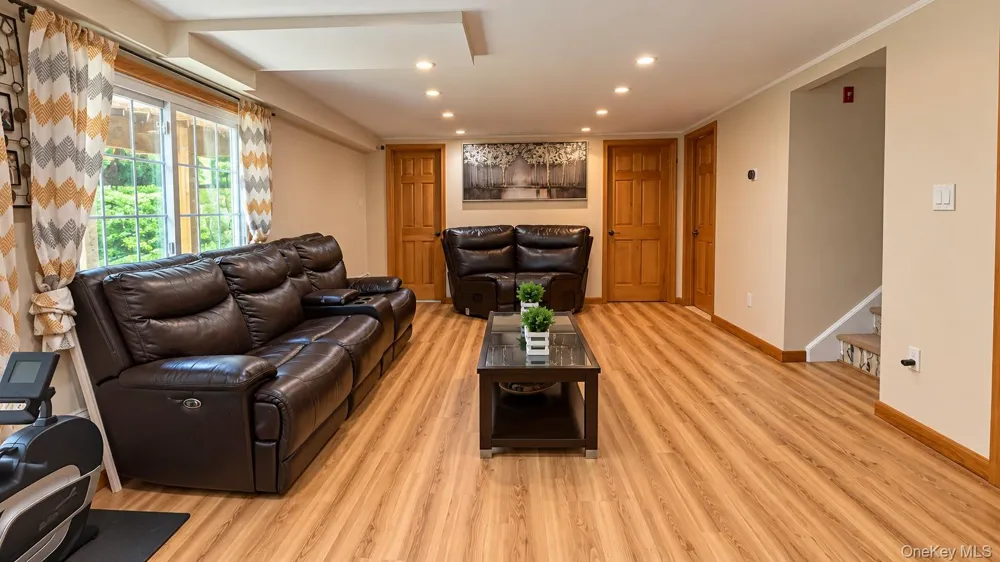 28 Pike Place Mahopac, NY 10541