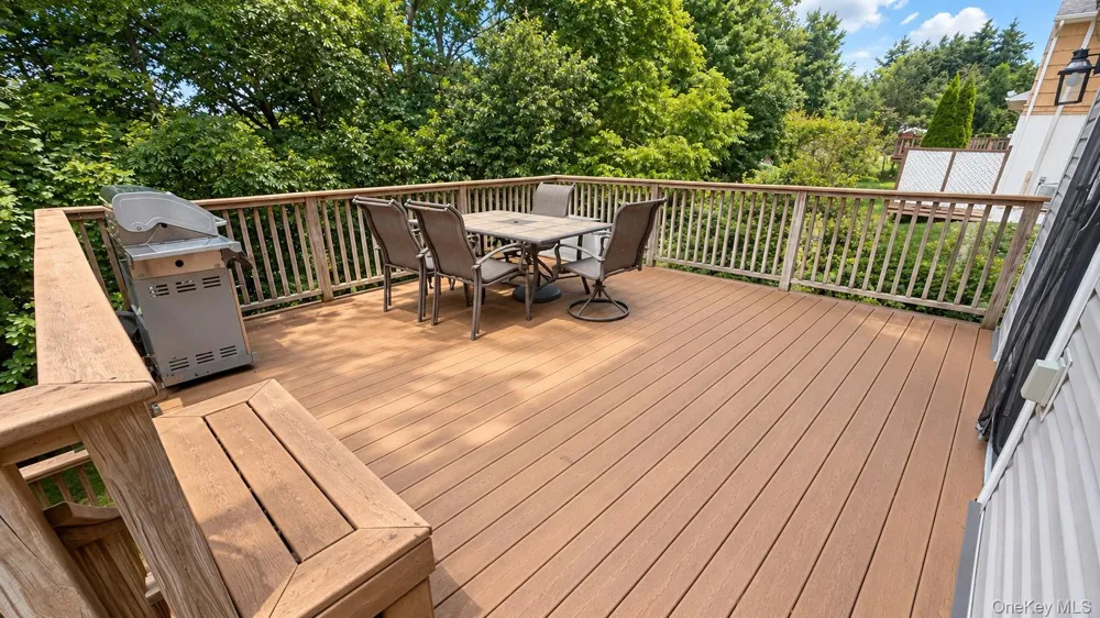 28 Pike Place Mahopac, NY 10541