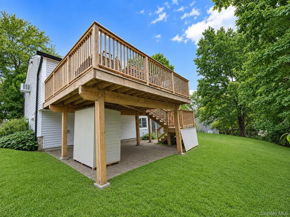 28 Pike Place Mahopac, NY 10541