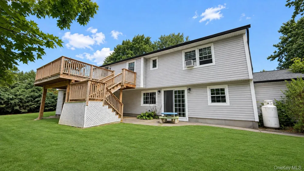 28 Pike Place Mahopac, NY 10541