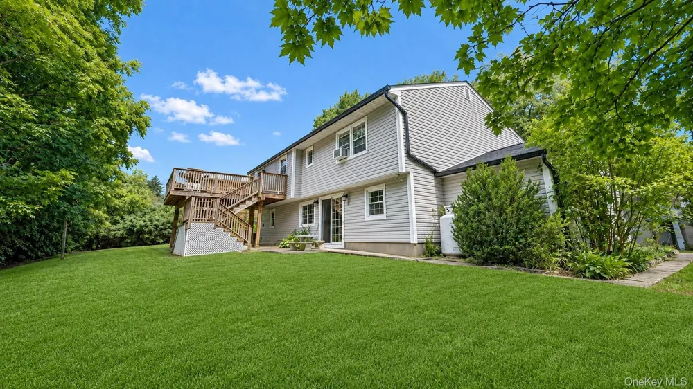 28 Pike Place Mahopac, NY 10541