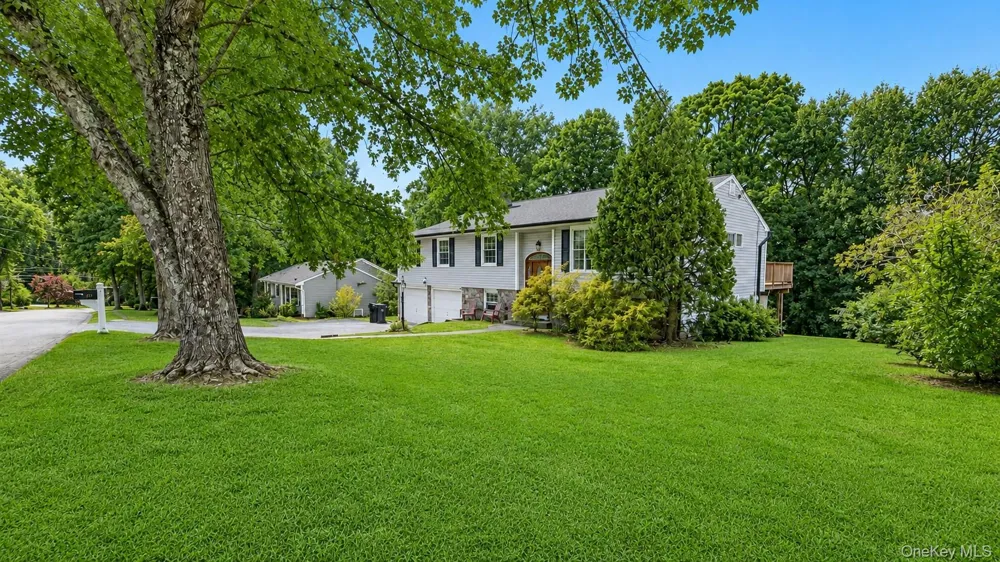 28 Pike Place Mahopac, NY 10541