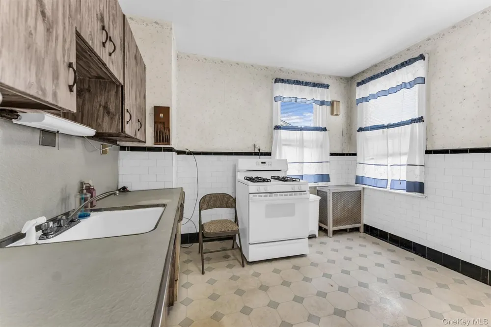 13226 114th Place South Ozone Park, NY 11420