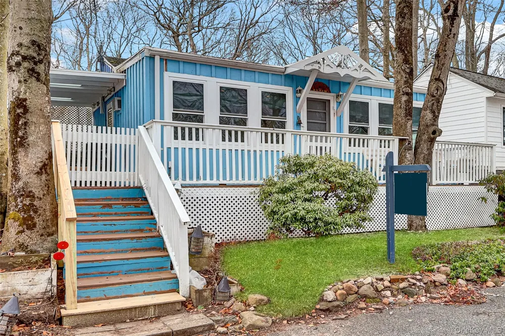 21 Cottage Road Baiting Hollow, NY 11933