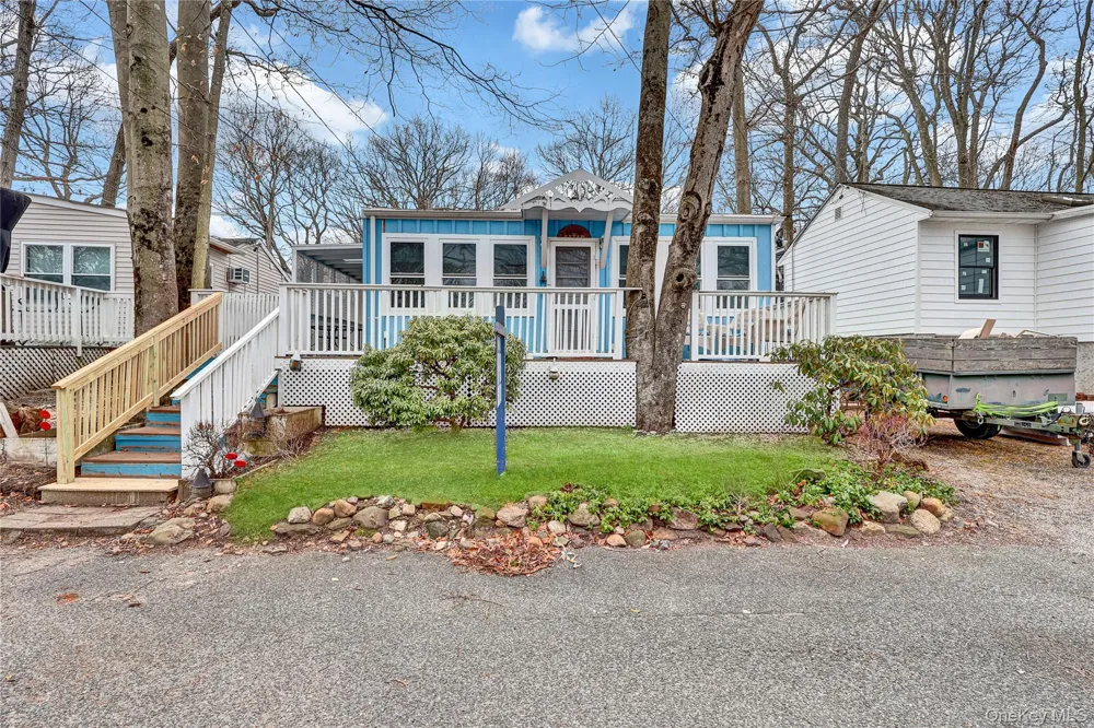 21 Cottage Road Baiting Hollow, NY 11933