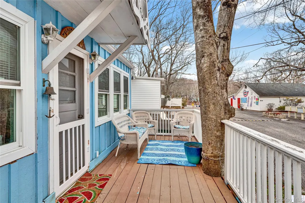 21 Cottage Road Baiting Hollow, NY 11933