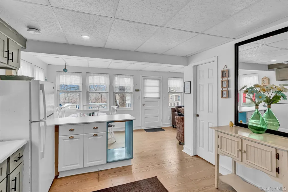 21 Cottage Road Baiting Hollow, NY 11933