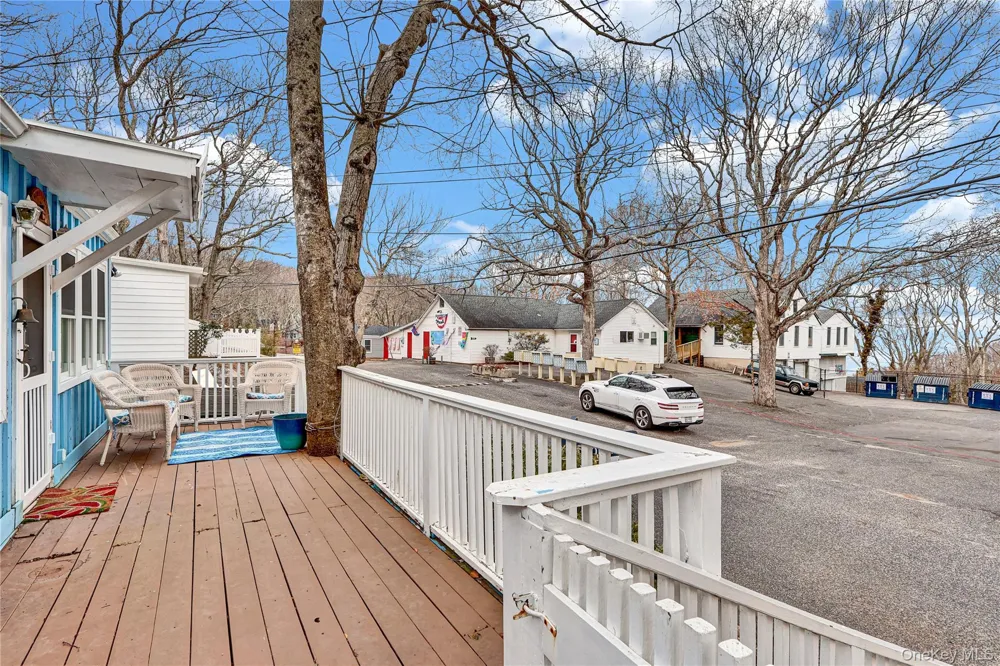 21 Cottage Road Baiting Hollow, NY 11933