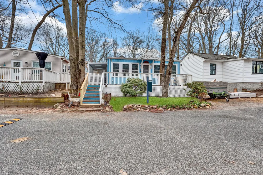 21 Cottage Road Baiting Hollow, NY 11933
