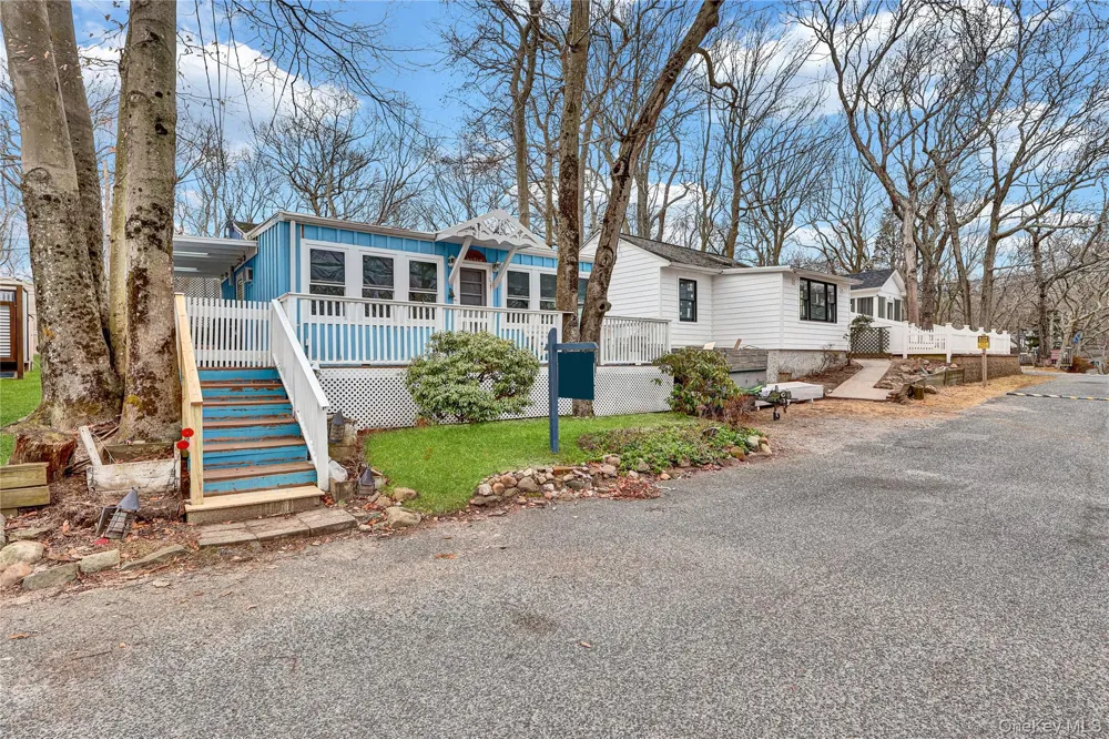 21 Cottage Road Baiting Hollow, NY 11933