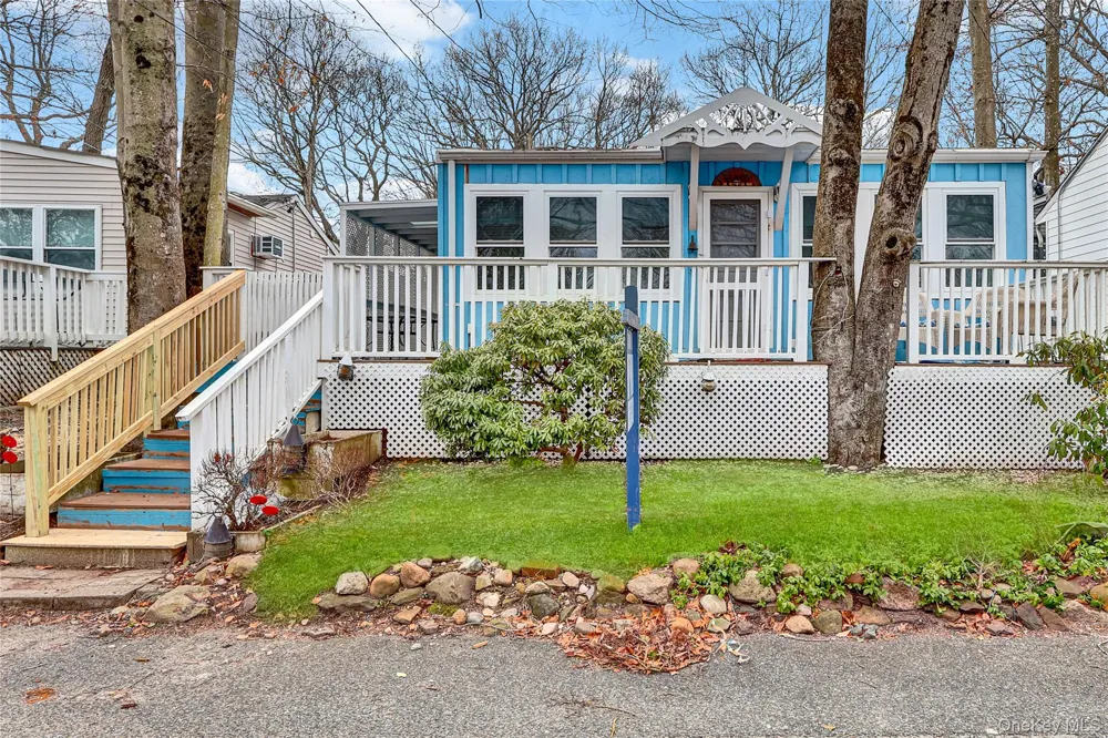 21 Cottage Road Baiting Hollow, NY 11933