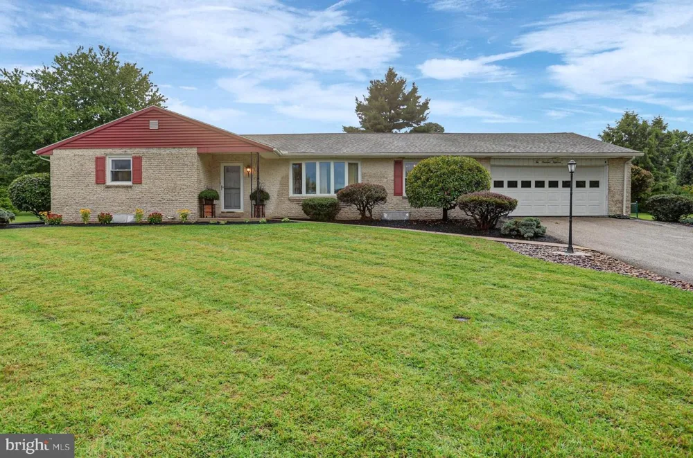 218 MEADOW LANE Chambersburg, PA 17202
