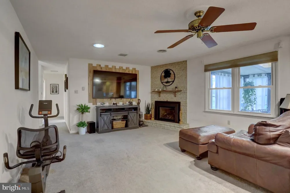 218 MEADOW LANE Chambersburg, PA 17202