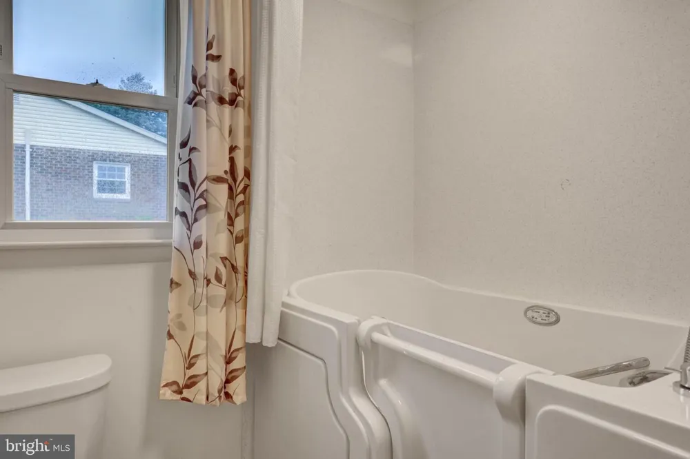 218 MEADOW LANE Chambersburg, PA 17202