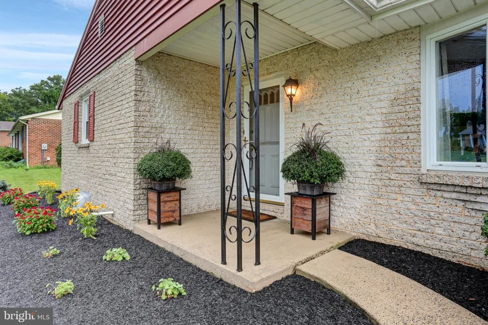 218 MEADOW LANE Chambersburg, PA 17202