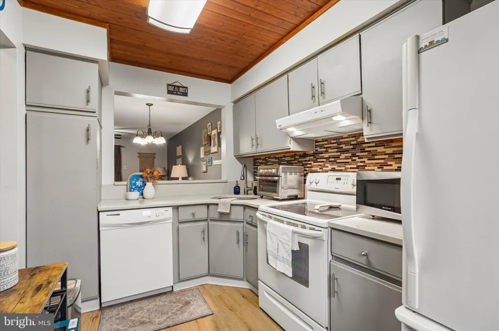 53 ASH STOKER LANE Horsham, PA 19044