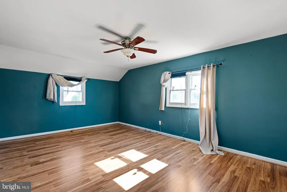 2338 POE ROAD Secane, PA 19018