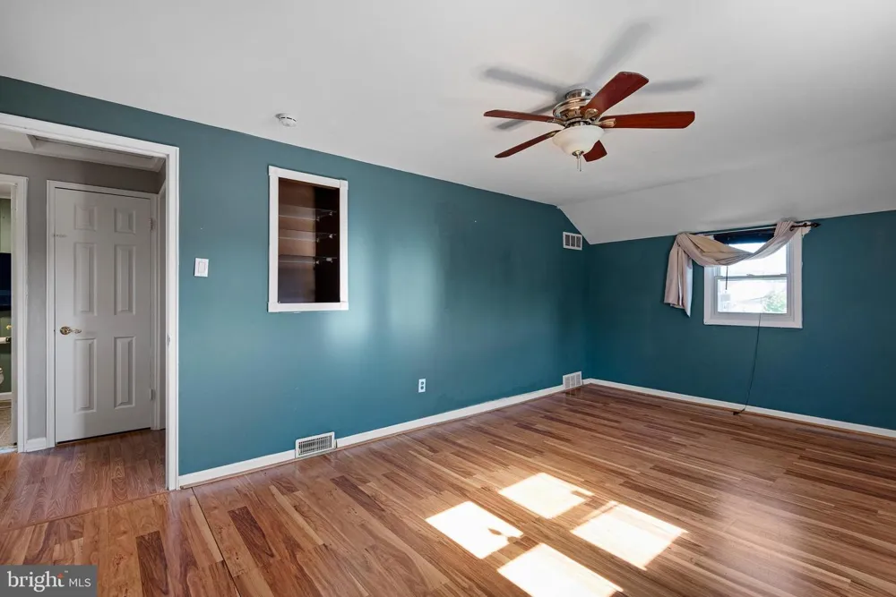 2338 POE ROAD Secane, PA 19018