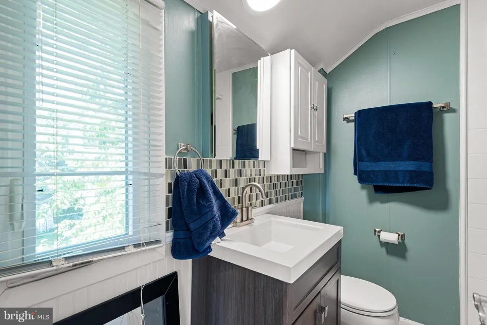 2338 POE ROAD Secane, PA 19018