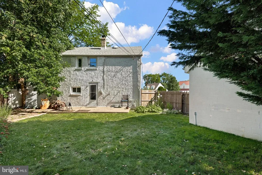 2338 POE ROAD Secane, PA 19018