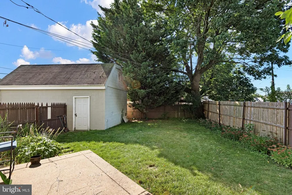 2338 POE ROAD Secane, PA 19018
