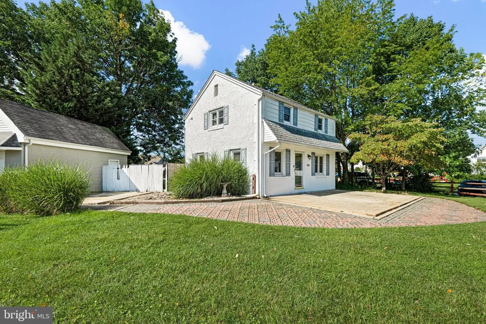 2338 POE ROAD Secane, PA 19018