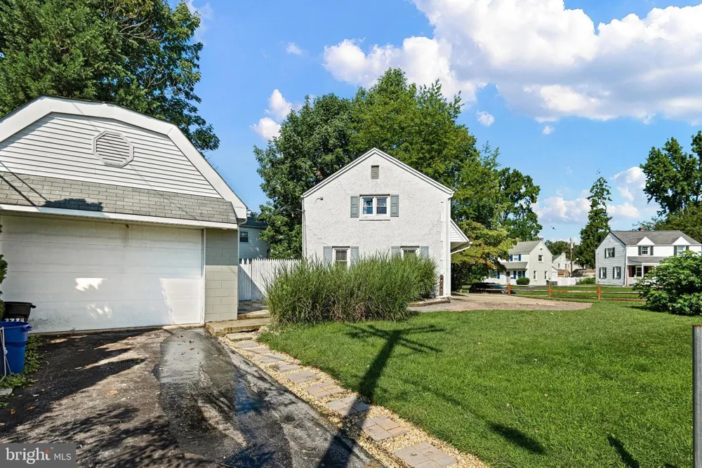 2338 POE ROAD Secane, PA 19018