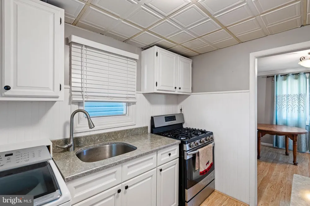 2338 POE ROAD Secane, PA 19018