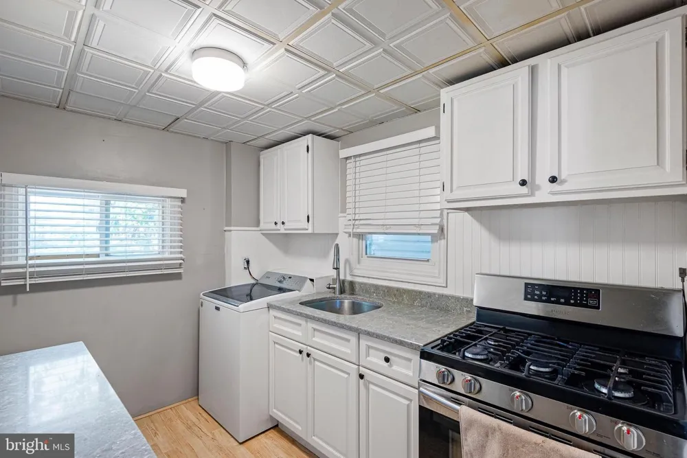2338 POE ROAD Secane, PA 19018