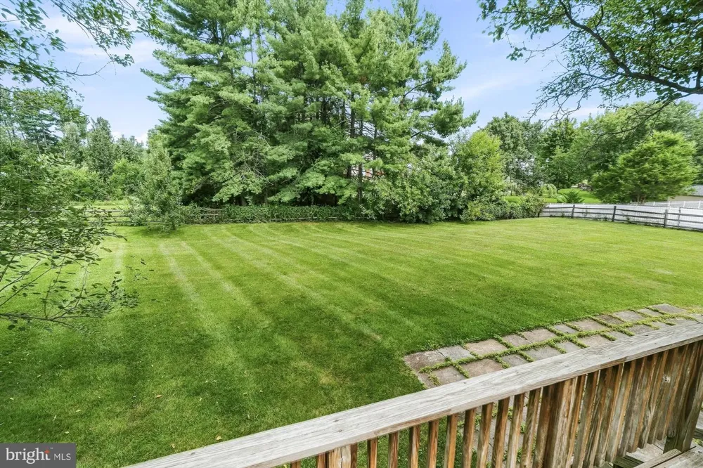 17004 SPATES HILL ROAD Poolesville, MD 20837