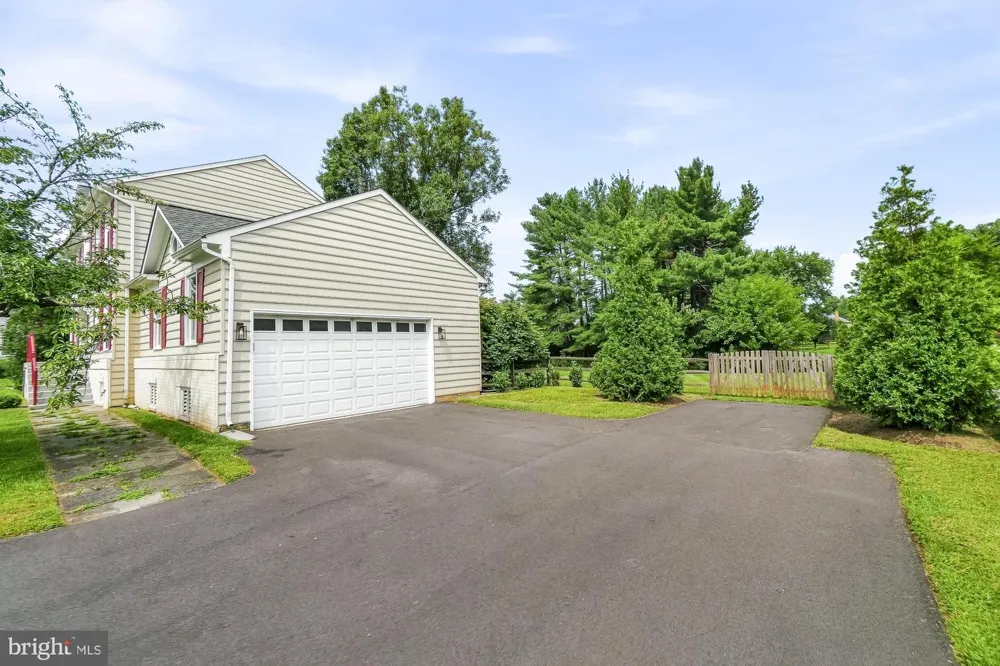 17004 SPATES HILL ROAD Poolesville, MD 20837