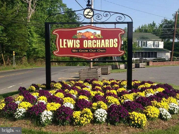 17004 SPATES HILL ROAD Poolesville, MD 20837