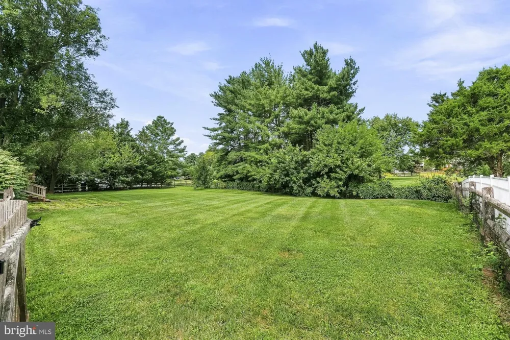17004 SPATES HILL ROAD Poolesville, MD 20837