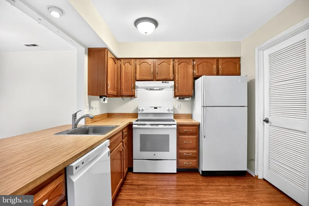 3810 ADELAIDE DRIVE Mt Laurel, NJ 08054