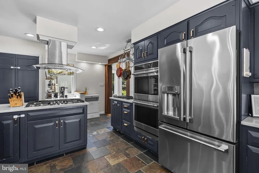 8703 SUDBURY PLACE Alexandria, VA 22309
