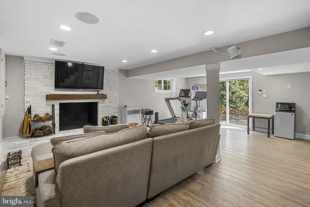 8703 SUDBURY PLACE Alexandria, VA 22309