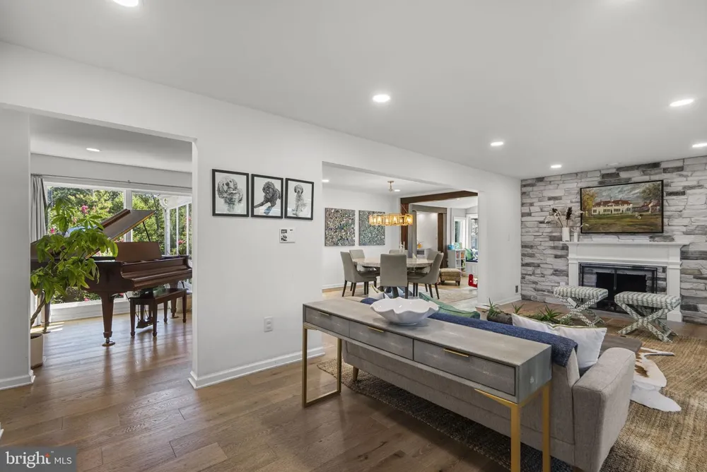 8703 SUDBURY PLACE Alexandria, VA 22309