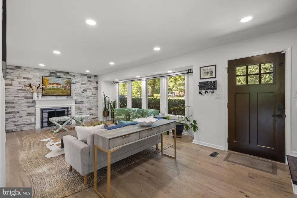 8703 SUDBURY PLACE Alexandria, VA 22309