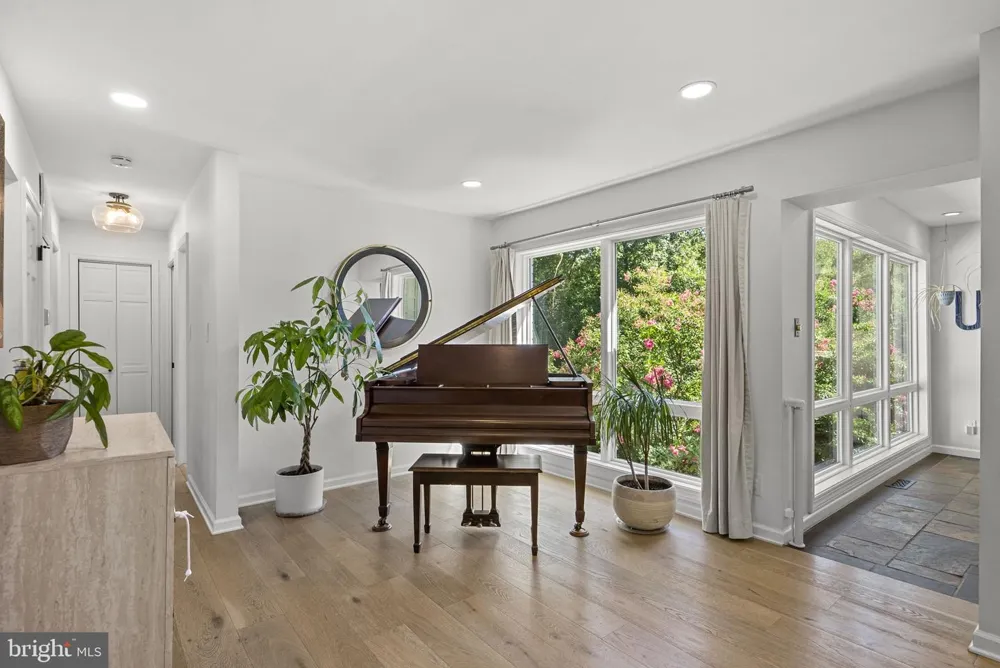 8703 SUDBURY PLACE Alexandria, VA 22309