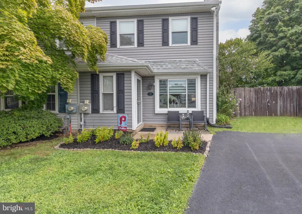 15 CARRIAGE DRIVE Horsham, PA 19044