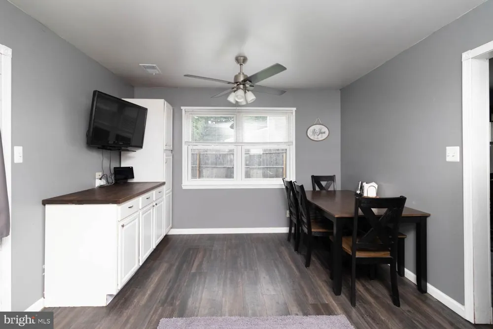 15 CARRIAGE DRIVE Horsham, PA 19044