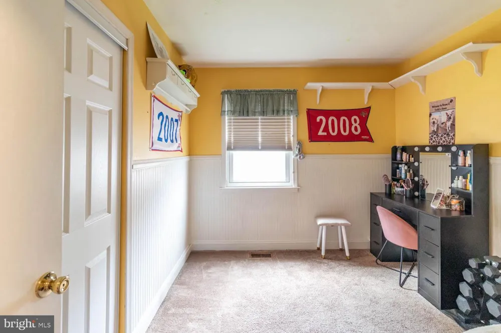 15 CARRIAGE DRIVE Horsham, PA 19044
